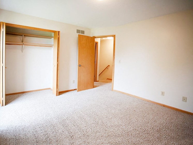Townhomes in rochester mn with large closets